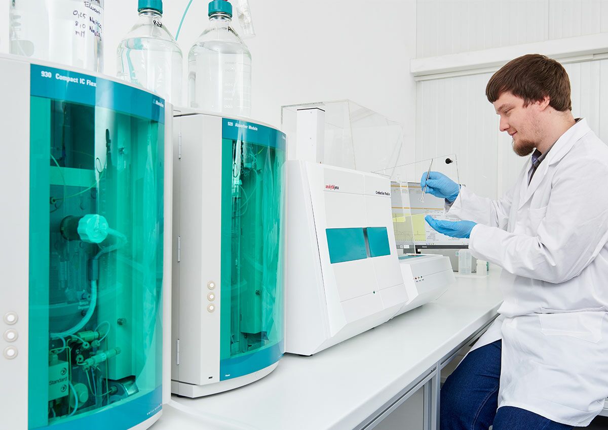 Analyse von PFAS als Summenparameter mittels Verbrennungsionenchromatographie (CIC) sowie Prüfung auf Schwermetalle und polyzyklische aromatische Kohlenwasserstoffe (PAK) mittels GC-MS.