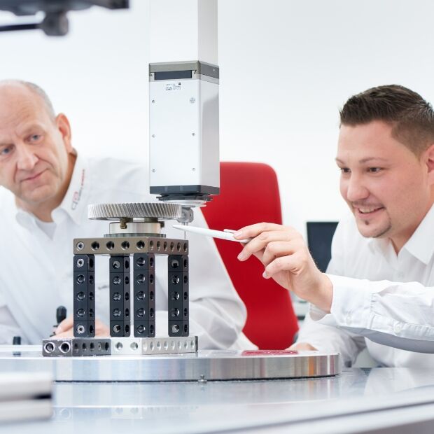 Training of employees on new systems of measurement technology