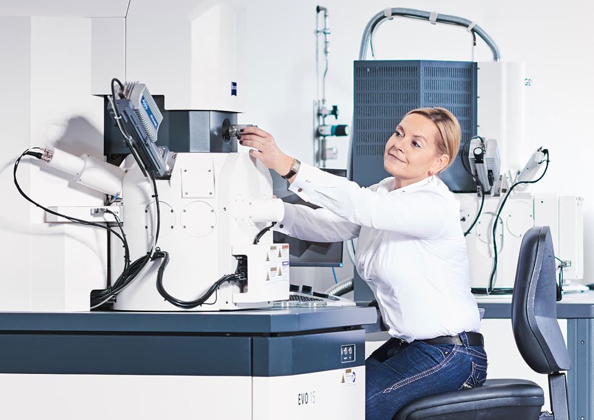 Materialographische Untersuchung von Korrosionserscheinungen mit dem REM