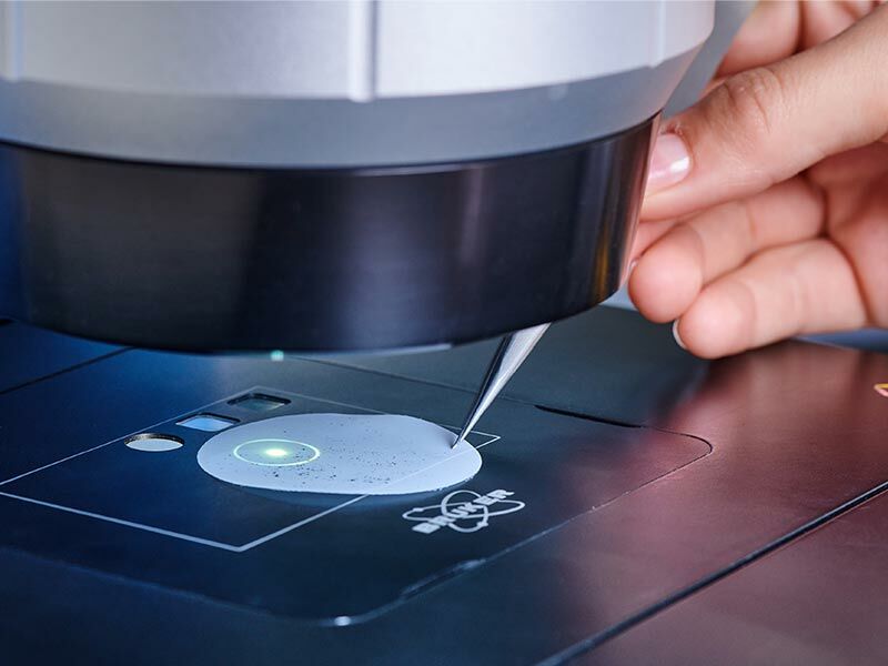 Analysis of smallest particles by FTIR spectroscopy and microscopy