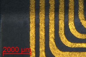 Examination of conductor paths using microscopy